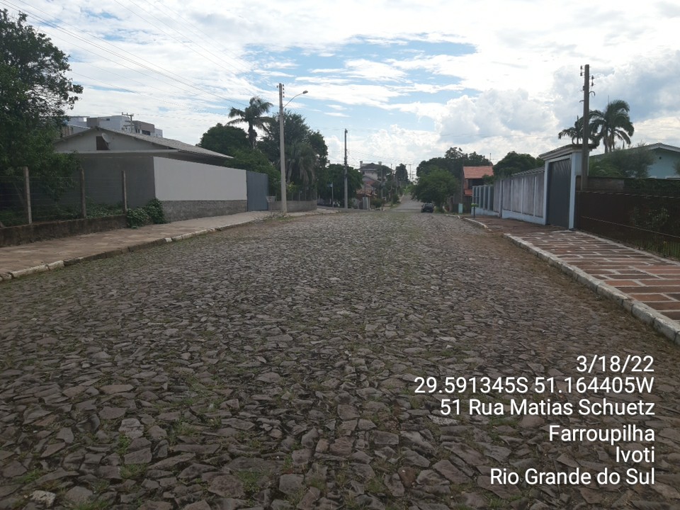 Calçada sem arborização urbana em Ivoti